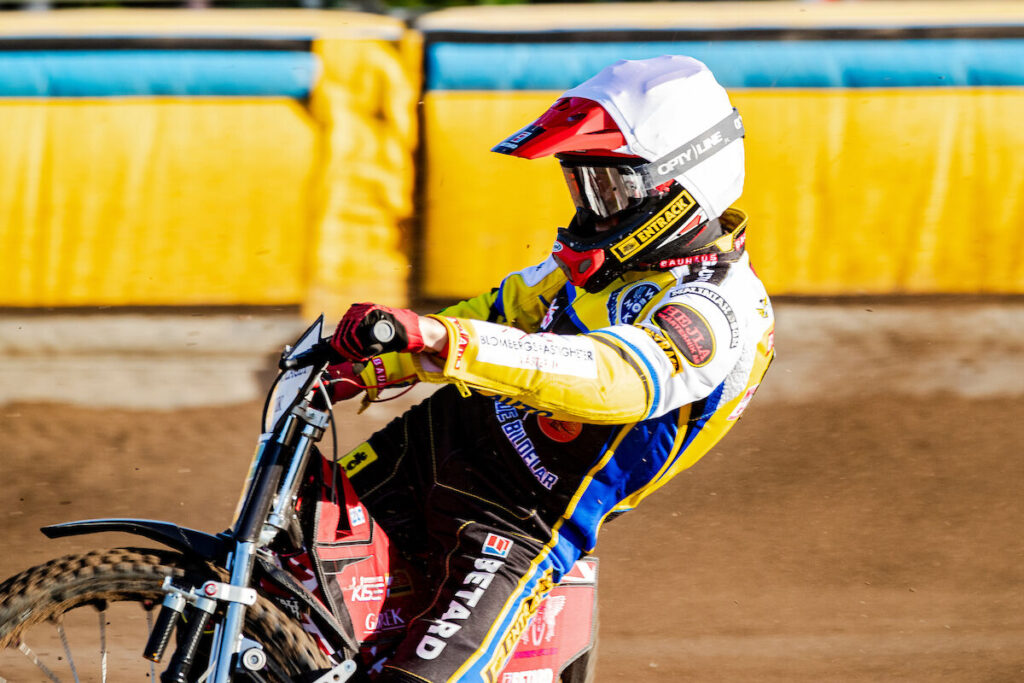 Eskilstuna, SVERIGE - 21 maj 2024 : Västerviks Anton Karlsson under speedwaymatchen i Bauhausligan mellan Smederna och Västervik på Eskilstuna Motorstadion den 21 maj 2024 i Eskilstuna ( Foto: Emil Särnehed / SarnehedPhoto )  Nyckelord Keywords: Speedway, Bauhausligan, Smederna, Västervik, ESS, Elitserien, Elitspeedway, Bauhausligan ***Betalbild***